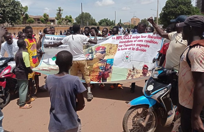 Situation confuse à Ouagadougou : « Libérez Zoungrana ! » scandent plusieurs manifestants à la Place de la nation 