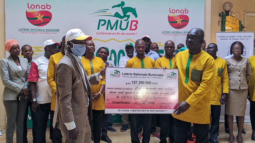 Pari mutuel urbain du Burkina (PMU’B) : W. Barthelemy Ilboudo heureux gagnant de plus de 157 millions de francs CFA
