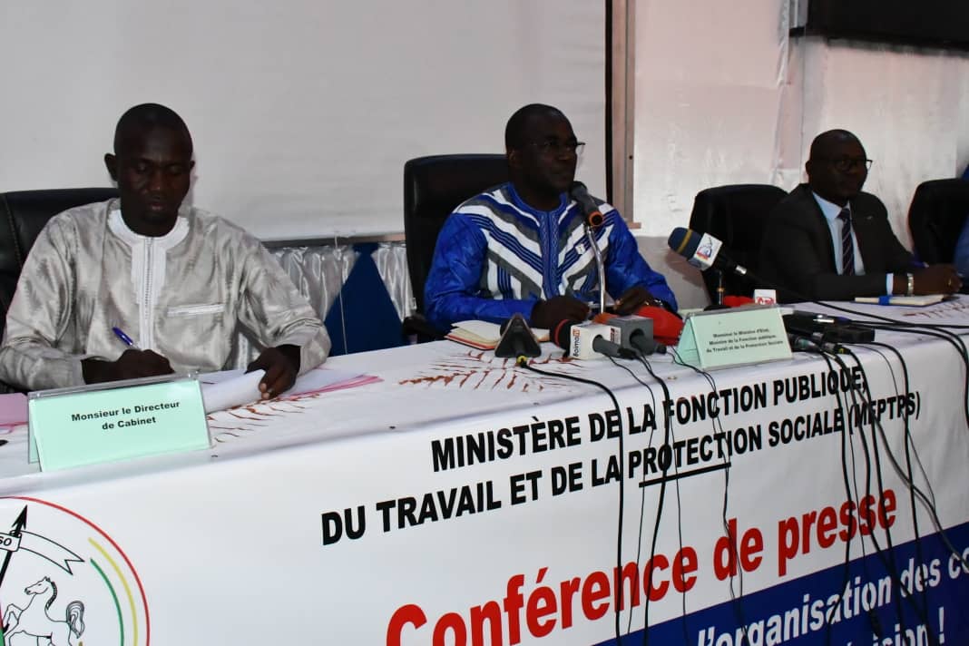 Concours, session 2022, au Burkina : « Le vol des ordinateurs n’aura pas d’impact sur les résultats », rassurent le ministre et son équipe 