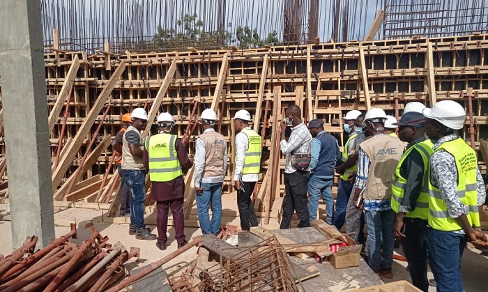 Construction du centre de radiothérapie de Bobo-Dioulasso : Le ministre de la santé s’imprègne de l’état d’avancement des travaux
