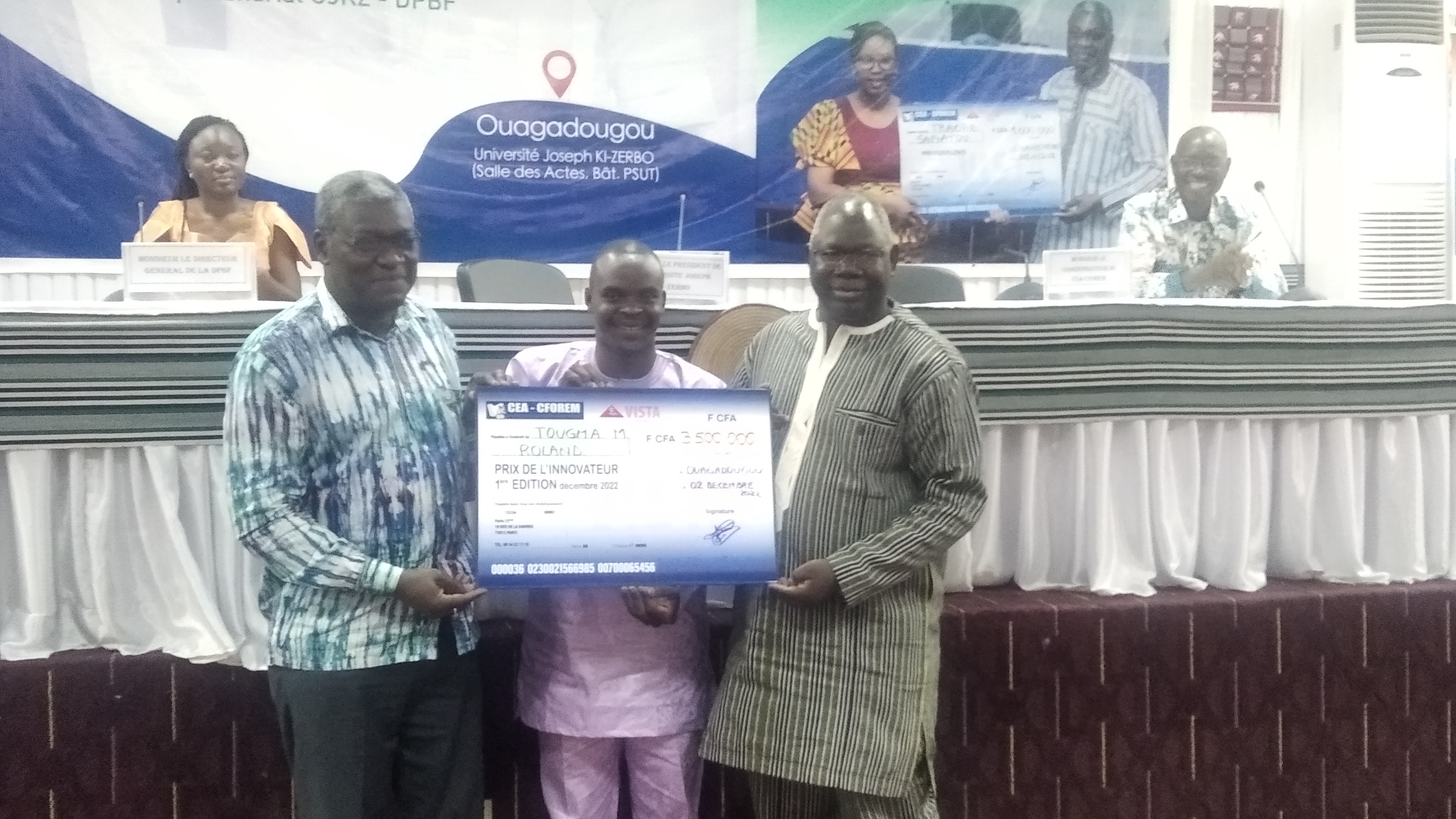 1re édition du prix de l’innovateur au Burkina : Les lauréats reçoivent leurs prix et leurs chèques
