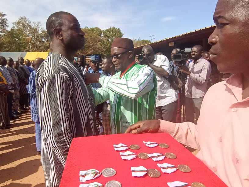Burkina : 111 agents du ministère de l’Énergie, des mines et des carrières décorés