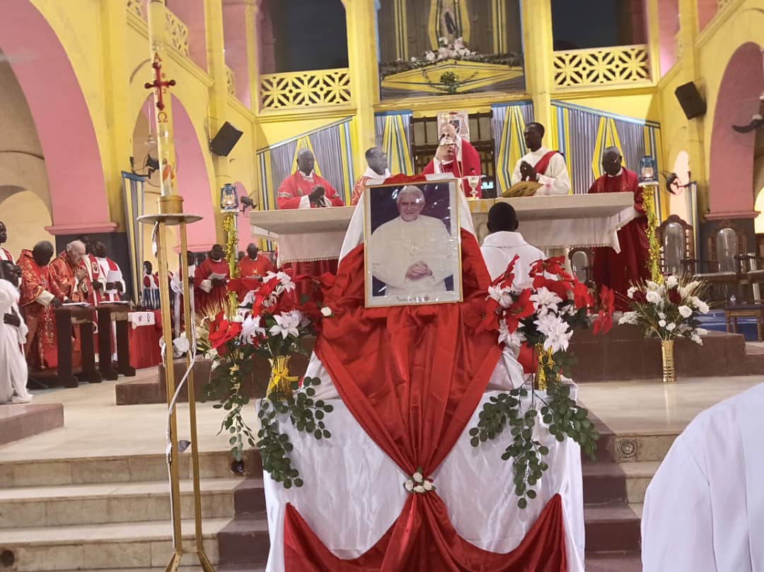Décès du pape Benoît XVI : Au Burkina, l’église catholique lui rend hommage 