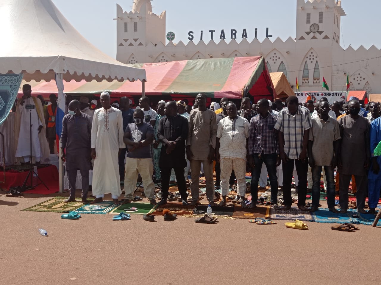 Bobo-Dioulasso : Des fidèles musulmans prient pour la paix au Faso et protestent contre la présence française sur leur territoire