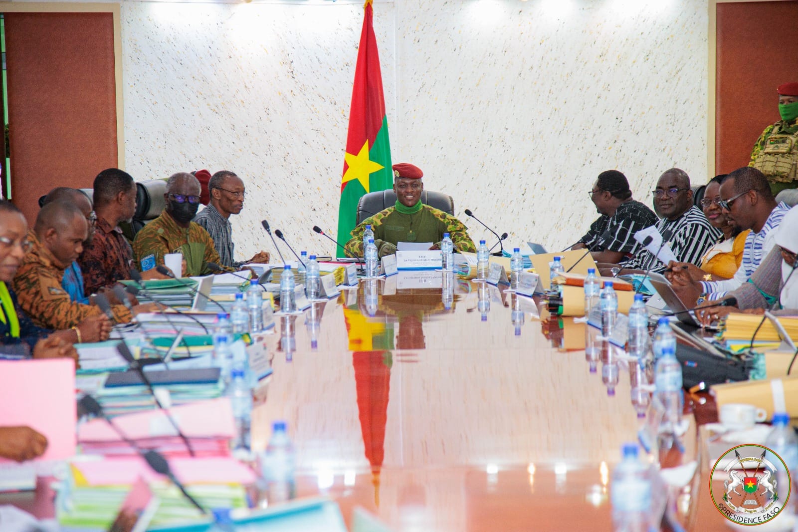 Burkina : Le pouvoir doit résister aux appels à se battre contre les institutions
