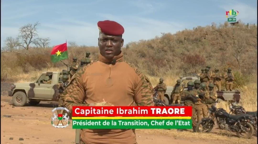 Burkina / 63e anniversaire de l’accession à l’indépendance : Le capitaine Ibrahim Traoré rend hommage aux forces combattantes