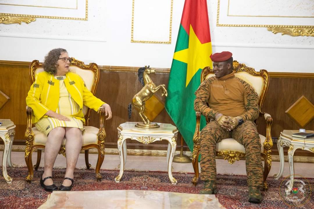 Burkina - Etats-Unis : En fin de mission, l’ambassadeur Sandra Clark fait le point et évoque les perspectives avec le Chef de l’Etat