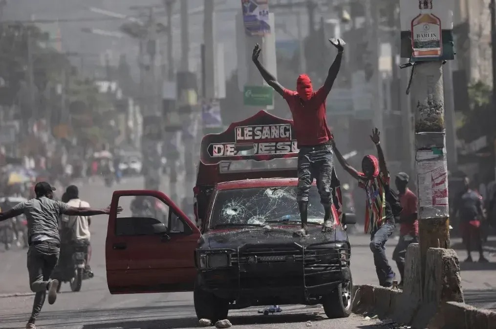 Haïti : Des gangs prennent d’assaut l’aéroport, six policiers tués
