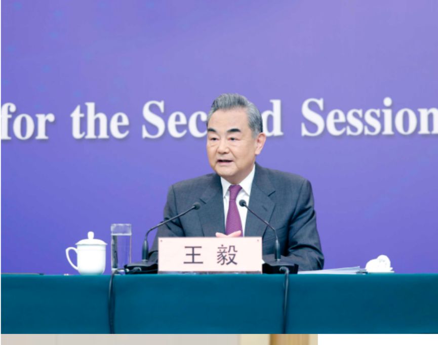 Wang Yi, ministre des affaires étrangères : « La Chine et la Russie ont créé un nouveau modèle des relations entre grands pays, qui, à la différence du temps révolu de la guerre froide, préconise le bon voisinage et l’amitié pérennes »
