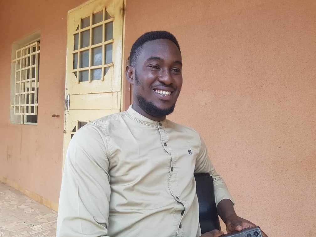 Burkina / Entrepreneuriat : Alex Nébié, le jeune communicateur qui veut conquérir le marché des poulets et poissons braisés 