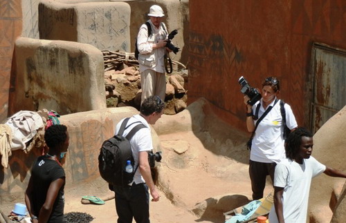 Educ’Tour 2012 : des Tours Operators dans la cour royale de Tiébélé