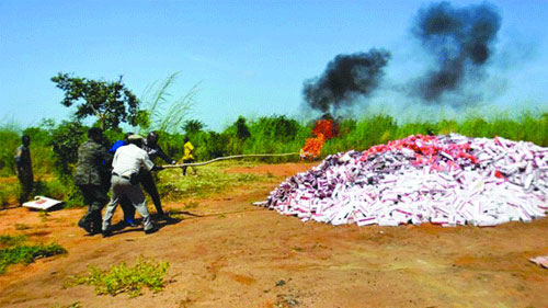 Lutte contre la fraude : Plus de 30 000 cartouches de cigarettes incinérées à Bobo-Dioulasso