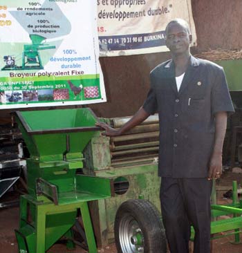 Transformation des produits agro alimentaires :  « Nous  pouvons résoudre les conflits  entre  agriculteurs et éleveurs au Burkina Faso » dixit Rouamba T. Oumar, concepteur du broyeur polyvalent