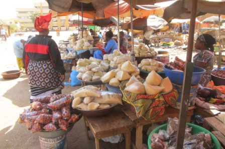 Commerce à la gare ferroviaire de Ouagadougou : Une activité qui permet à des femmes de joindre les deux bouts