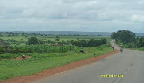 Bobo-Banfora : La route qui mène vers le cimetière