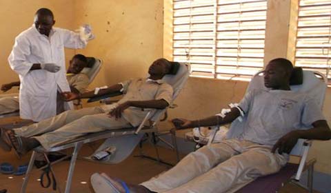 Don de sang au centre national de transfusion sanguine : les élèves du lycée municipal de Sigh-Nogin  donnent l’exemple