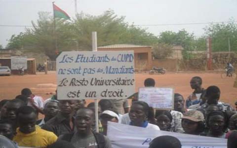 Dédougou : Insatisfaits, les étudiants s’installent au gouvernorat