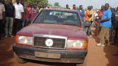 Délinquance transfrontalière : Il vole un véhicule devant une mosquée à Bobo-Dioulasso