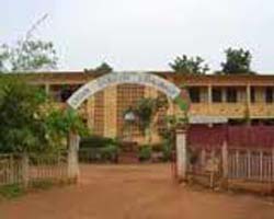 Lycée Ouezzin Coulibaly à Bobo-Dioulasso : Les élèves barricadent la circulation pour soutenir leurs professeurs en grève