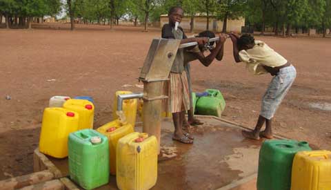 Municipalités du Burkina : Réflexions stratégiques sur le monitoring des services publics d’eau potable 