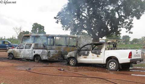 Cité universitaire de Kossodo : Des dizaines de véhicules incendiés ou saccagés, des étudiants arrêtés
