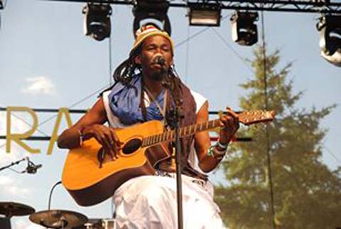      Culture : Sana Bob de retour au Burkina après une tournée européenne