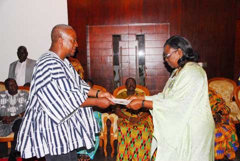 L’Ambassadeur Clémence TRAORE a présenté ses lettres de Créance au Président du Ghana