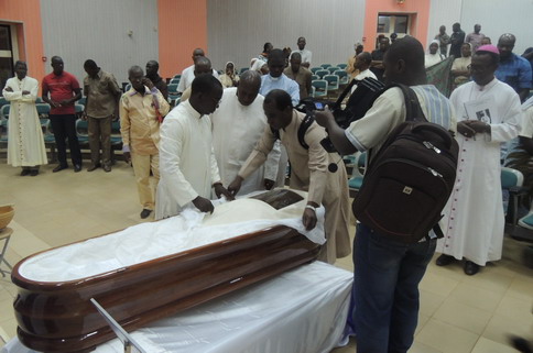 Décès de Mgr. Zéphyrin TOE : Ouagadougou fait ses adieux entre hommage et prières