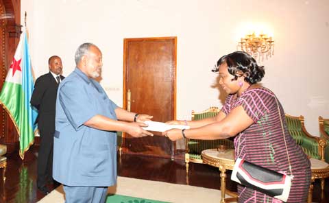 Présentation de lettres de créance : l’ambassadeur Minata Samate prend fonction auprès de la république de Djibouti