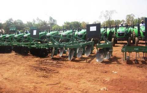 Mécanisation de l’agriculture burkinabè : 300 tracteurs pour les producteurs de coton