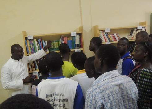 Paroisse St Augustin de Bissighin : Une bibliothèque pour les élèves, les étudiants et les travailleurs