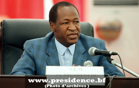 Blaise COMPAORE à la rencontre des maires du Burkina et des populations du Centre-Ouest.