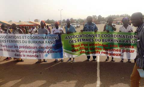 Enlèvements de lycéennes au Nigeria : Les femmes du Burkina marchent pour exprimer leur  solidarité