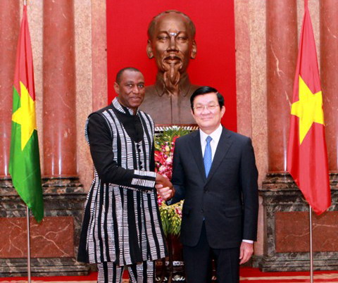Burkina-Vietnam : Idriss Raoua Ouédraogo a présenté ses lettres de créance à Truong Tan Sang