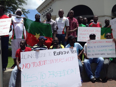 Les Burkinabè de Houston (USA) disent non au référendum