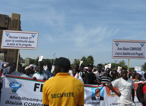 Danse macabre autour d’une démocratie à l’article de la mort : L’article 37 serait-il celui qui va tuer la démocratie au Burkina ?