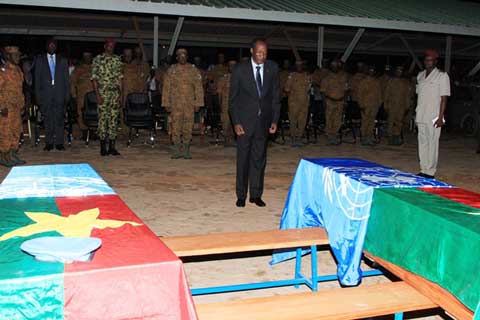 Armée nationale : Blaise Compaoré rend un dernier hommage aux militaires burkinabè tués au Mali