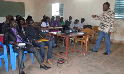 Ebola : L’Association des élèves et étudiants pour l’émergence du Faso sensibilise  des délégués généraux d’établissements