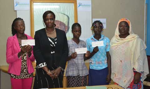Enseignement secondaire : la Fondation Adama Touré pour la science et l’éducation offre des bourses pour encourager des filles
