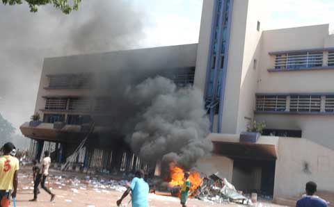 Manifestation contre la modification de la Constitution : Plusieurs domiciles de leaders du CDP incendiés à Bobo-Dioulasso