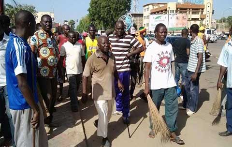 Une opération ville propre pour débarrasser Ouagadougou des stigmates des affrontements
