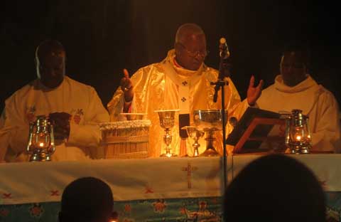 « La fête de NOEL vient nous rappeller que nous sommes de la même famille, fils d’un même Père », dixit le Cardinal Ouédraogo. 