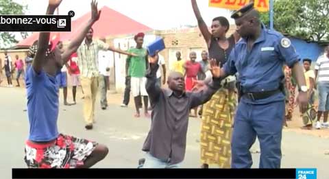 BURUNDI : Assaut de la police contre des manifestants armés de pierres et de bouteilles