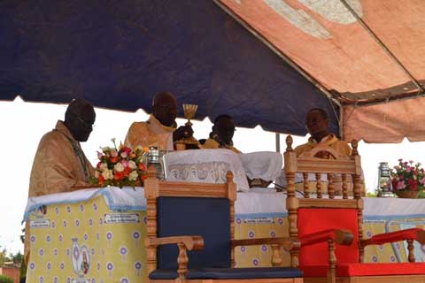 Célébration de la fête du Saint Sacrement à Ouagadougou.