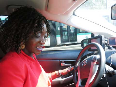 Florence Sawadogo : De Kaya à Paris, itinéraire d’une conductrice de Taxi !