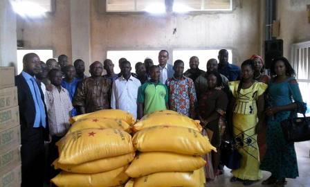 Jeûne du Ramanda : Telecel Faso fait don de riz, sucre, nattes et bien d’autres choses aux fidèles musulmans