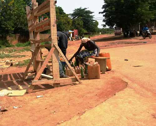 Carburant à Ouagadougou : Les bonnes affaires des vendeurs ambulants 