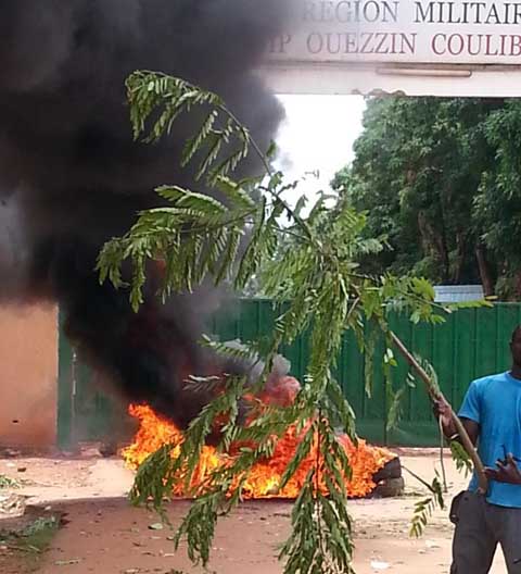 Bobo : Des manifestants ont lapidé le camp Ouezzin Coulibaly