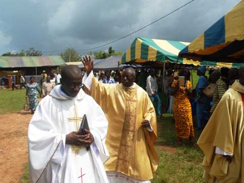 Eglise Catholique de Botindé (Côte d’Ivoire) : Le Père Laurent Bouda célèbre ses 30 ans de sacerdoce