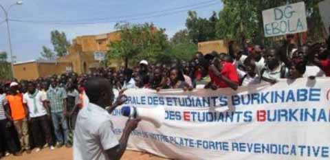 Université de Ouagadougou : Les étudiants ont marché sur leur ministère de tutelle